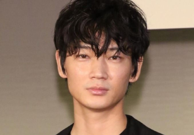 綾野剛醜聞不影響工作內定主演電影 去k歌吧