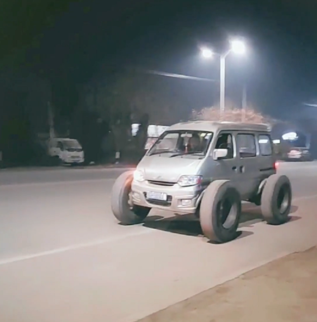 牛人改造麪包車 換上4個貨車輪胎 成越野 神車