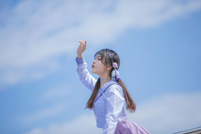 瓣白淡紫霜 幽影不敢猜 怕日光懶卻jk紫陽花少女