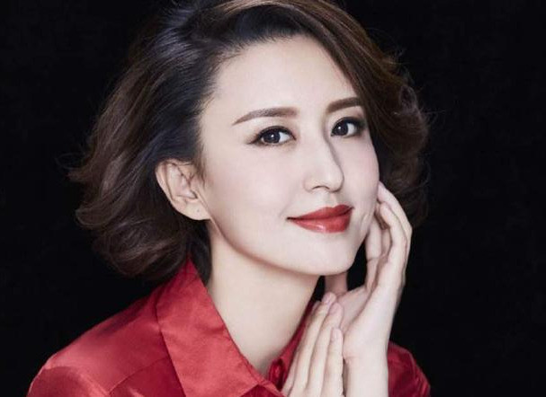 張蕾：27歲進央視，30歲嫁大20歲億萬富翁，41歲活成了少女 - 女人 - iNewsDB 日日新聞．掌握每日新鮮事