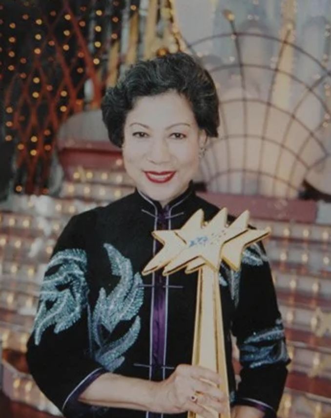 香港TVB老戲骨重聚，周聰胡楓羅蘭引回憶殺，近90歲仍精神矍鑠 - 娛樂 - iNewsDB 日日新聞．掌握每日新鮮事