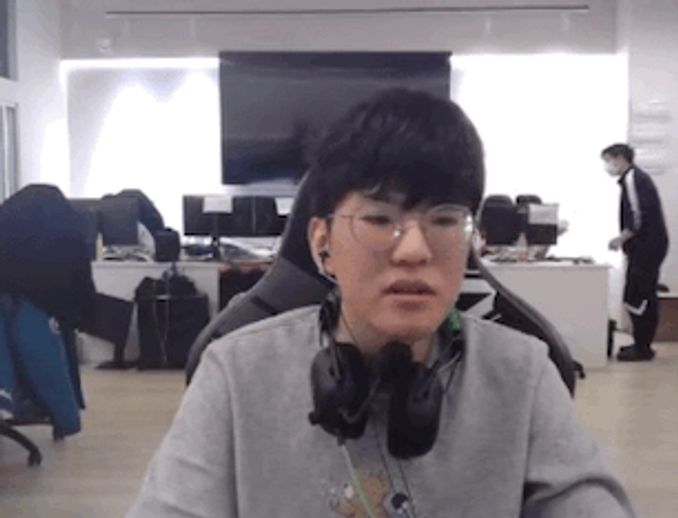 EDG真瓜主現身！Jiejie一開直播，暴漏了很多信息