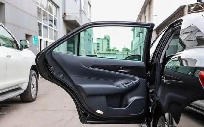 被冷落的好車 從72萬跌到23萬 年都開不壞 可惜30天賣236輛 被冷落的好車 從72萬跌到23萬 年都開不壞 可惜30天賣236輛