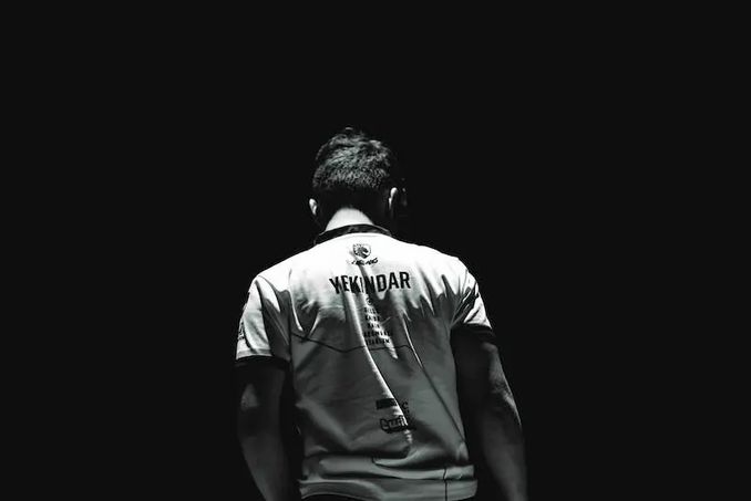 “一萬年來誰著史?，八千里外慾封侯”——2022年度TOP11候選人YEKINDAR