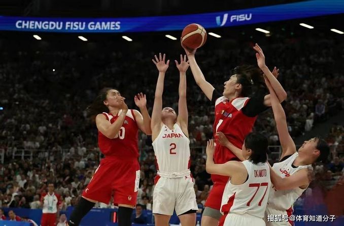 WNBA賽場爆發衝突 李夢遭對手肘擊被撂倒在地 - 運動 - iNewsDB 日日新聞.掌握每日新鮮事